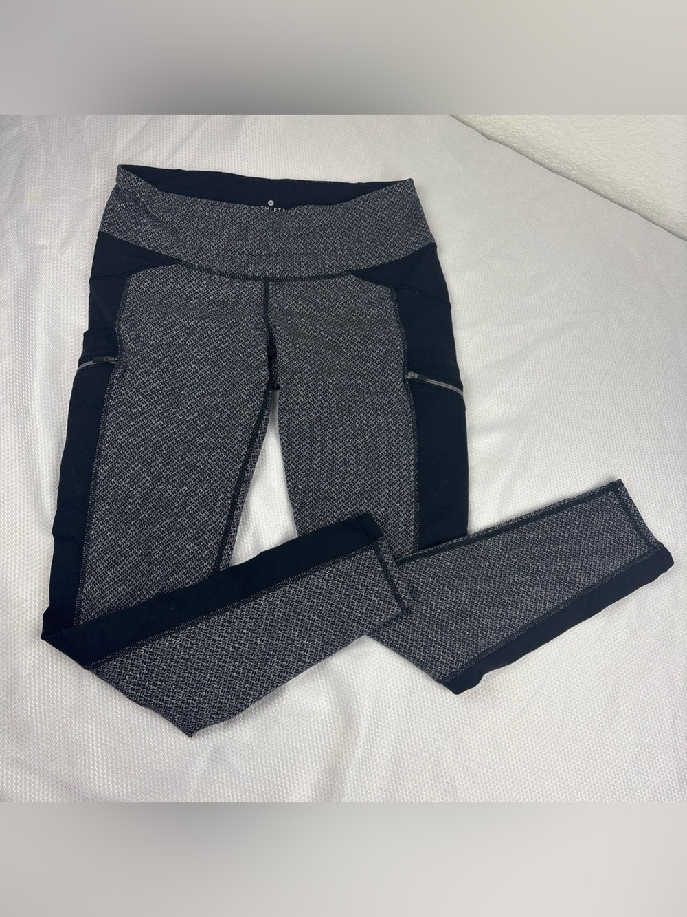 Athleta Spar Colorblock Legging large Chevron Gray Black Pant Tight Fit Small
